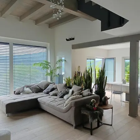 Modern House In The Woods With A View Of Millstaettersee 米尔施塔特