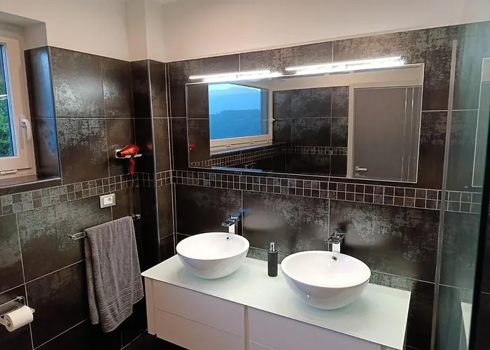 Villa Modern House In The Woods With A View Of Millstaettersee Millstatt